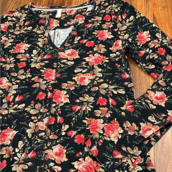Pilcro Anthropologie black/red floral long sleeve waffle ribbed top - Picture 4 of 5